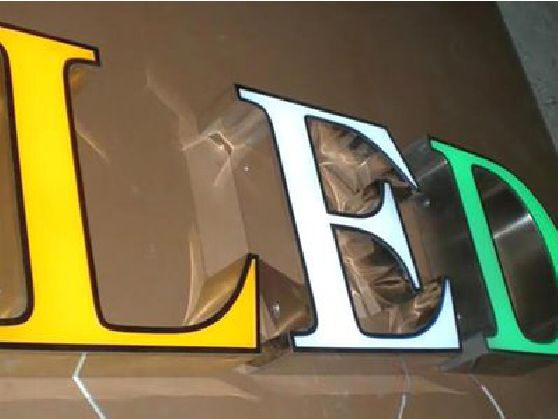 清流介绍LED招牌的基础知识。